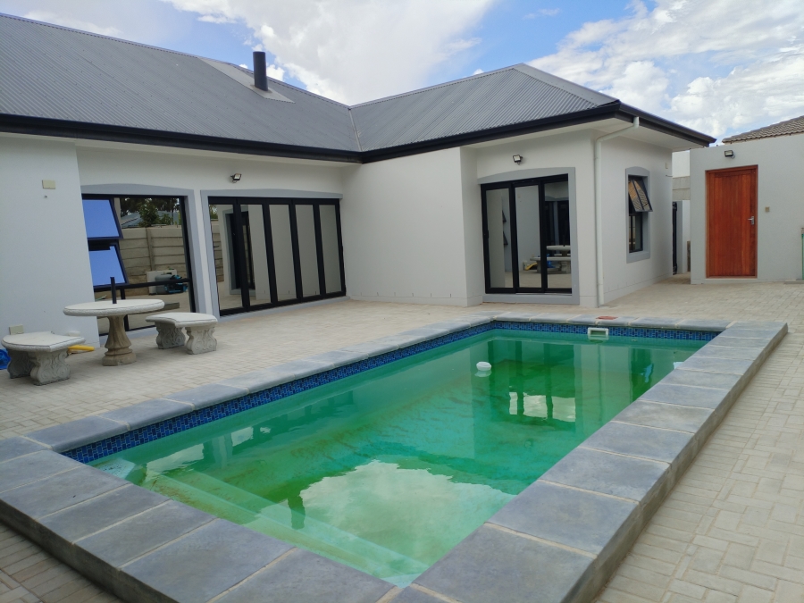 5 Bedroom Property for Sale in Tafelzicht Western Cape